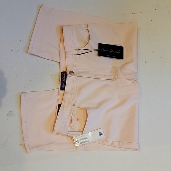 NWT - Gloria Vanderbilt Original Classic Fit Amanda Soft Pink Capris - Picture 2 of 4